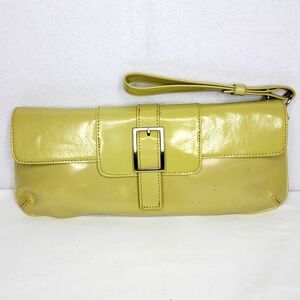 Kenneth Cole Elegant Soft Green Leather Clutch.‎ P204